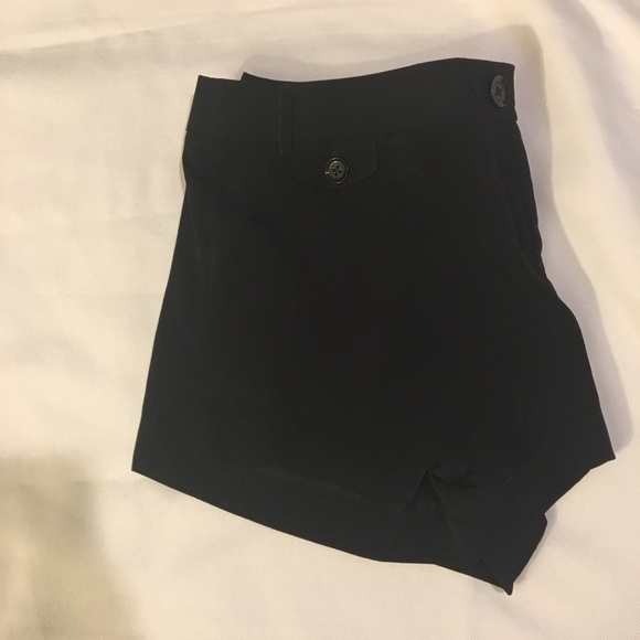 Sleek Black Express Shorts 🌼 - Picture 3 of 4